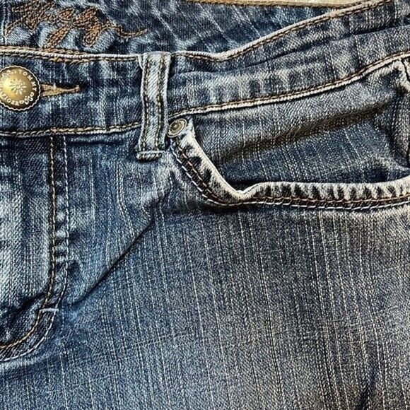 Tommy Hilfiger Ladies Denim Capri Jeans, Medium Wash Blue Denim.Size 10. Vintage - Picture 5 of 16